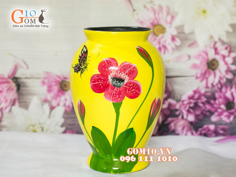 Lọ hoa sơn mài vàng dáng chân thon vẽ hoa bướm 32cm