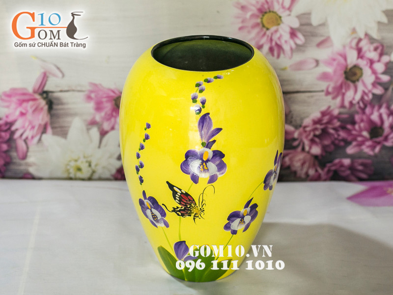 Lọ hoa sơn mài vàng dáng xoài vẽ hoa bướm 22cm