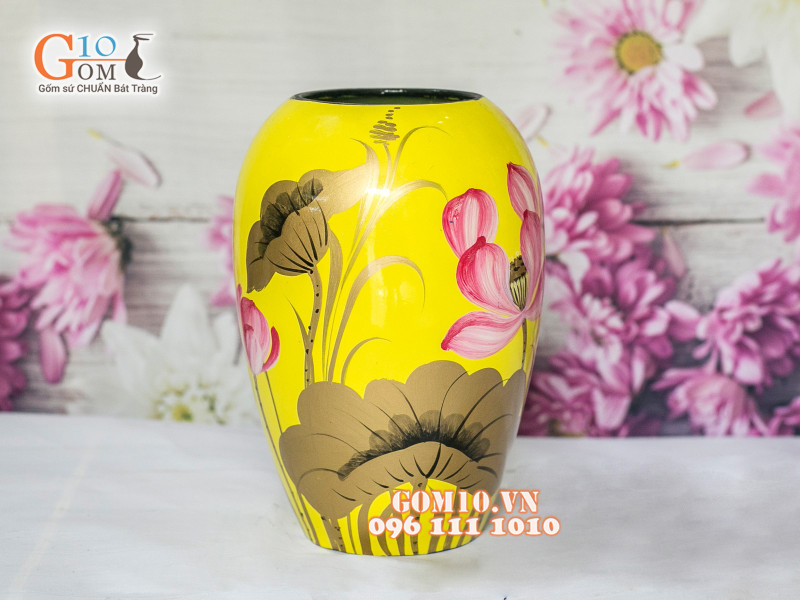 Lọ hoa sơn mài vàng dáng xoài vẽ hoa sen 22cm
