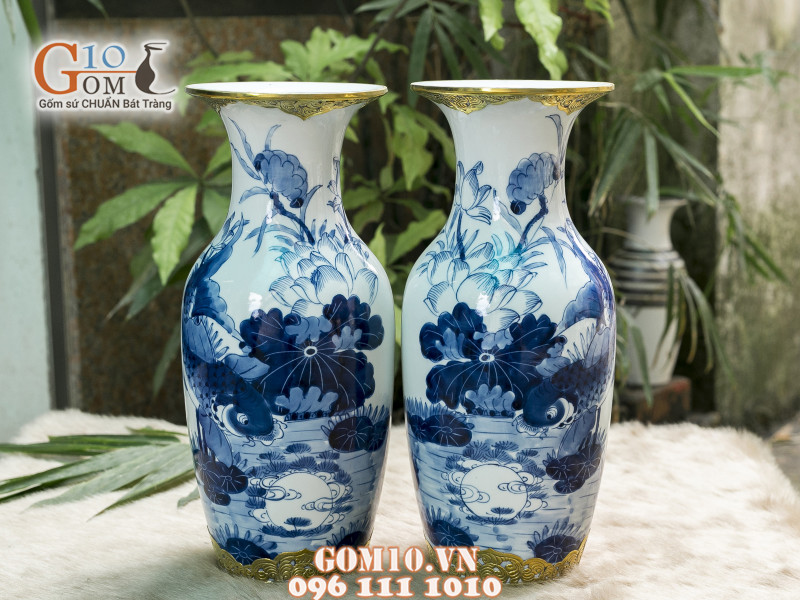 Lọ tiểu lộc bình men lam cổ vẽ Lý Ngư Vọng Nguyệt , bọc đồng 28cm