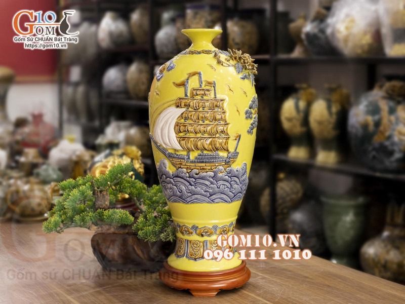 Mai bình đắp nổi Thuận buồm Xuôi gió, nền vàng, cao 52cm