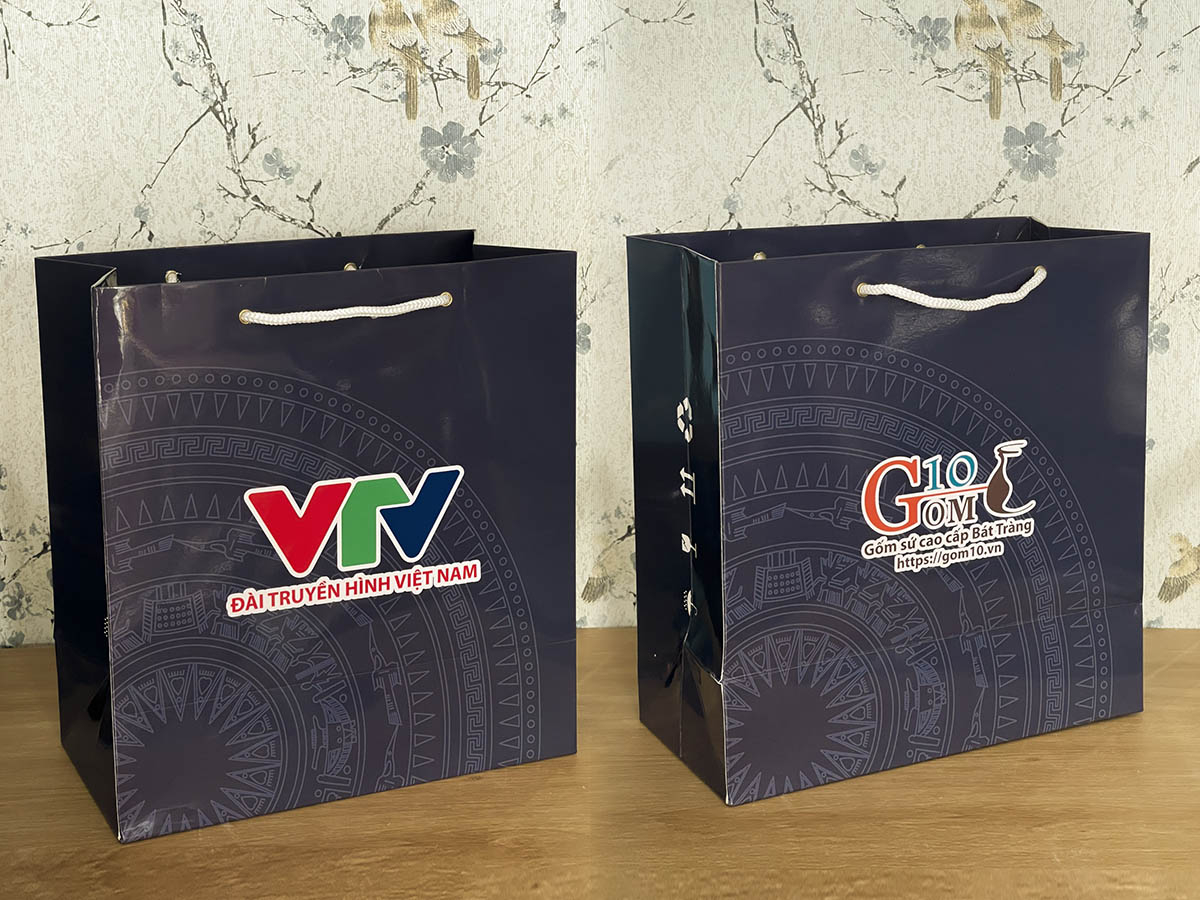 Túi giấy màu xanh đen in logo VTV